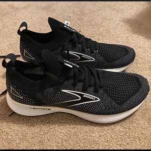 Brooks Levitate 5 Running shoes. Womens size 9